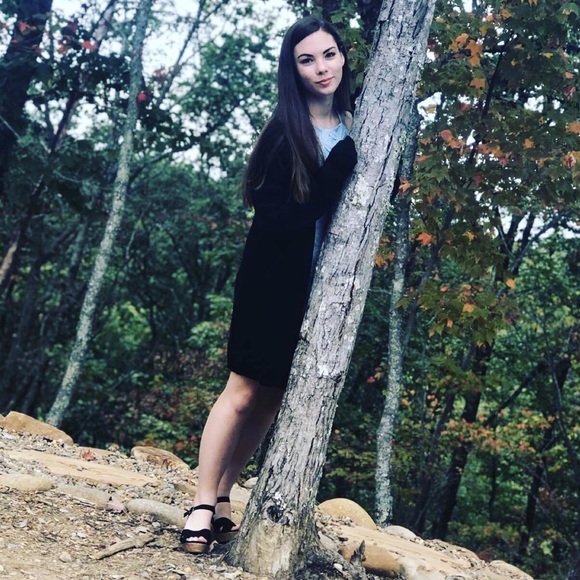 Meet your Posher, Erika - Picture 3 of 4